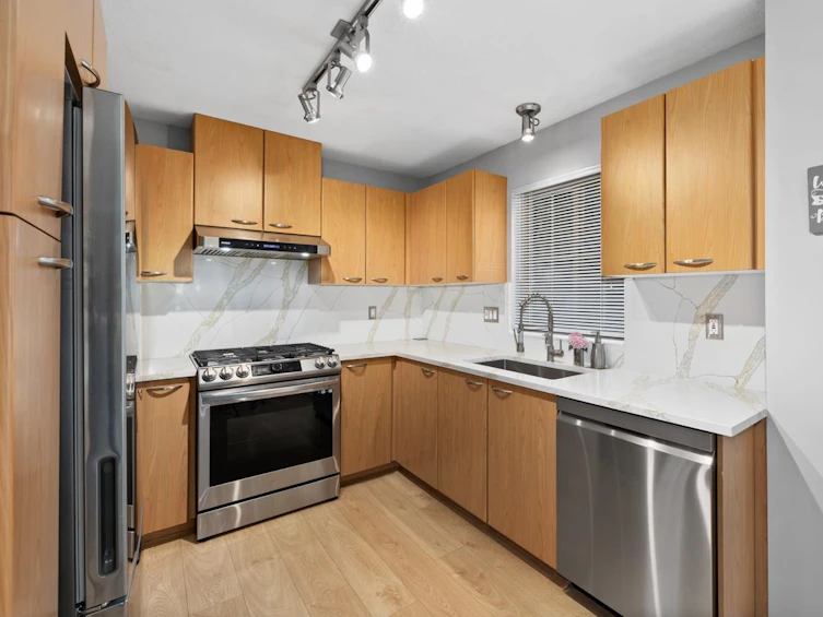 209-2958 Silver Springs Boulevard, Coquitlam, BC, V3E 3R9 - 8