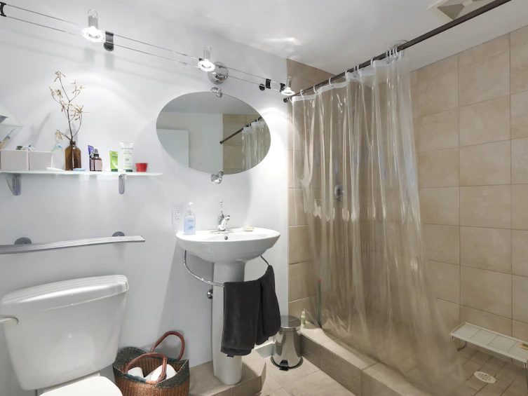 15 Gore Avenue, Vancouver, BC, V6A 2Y8 - 17