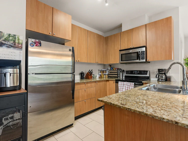 207-2477 Kelly Avenue, Port Coquitlam, BC, V3C 0B3 - 7