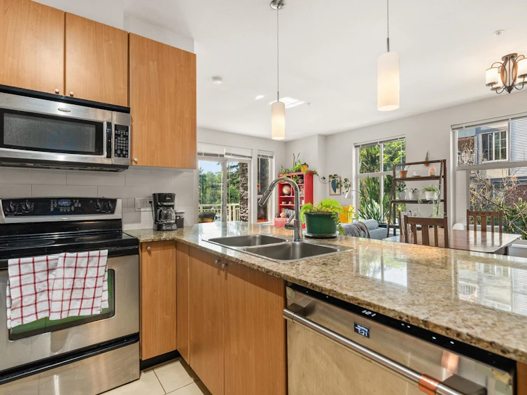 207-2477 Kelly Avenue, Port Coquitlam, BC, V3C 0B3 - 8