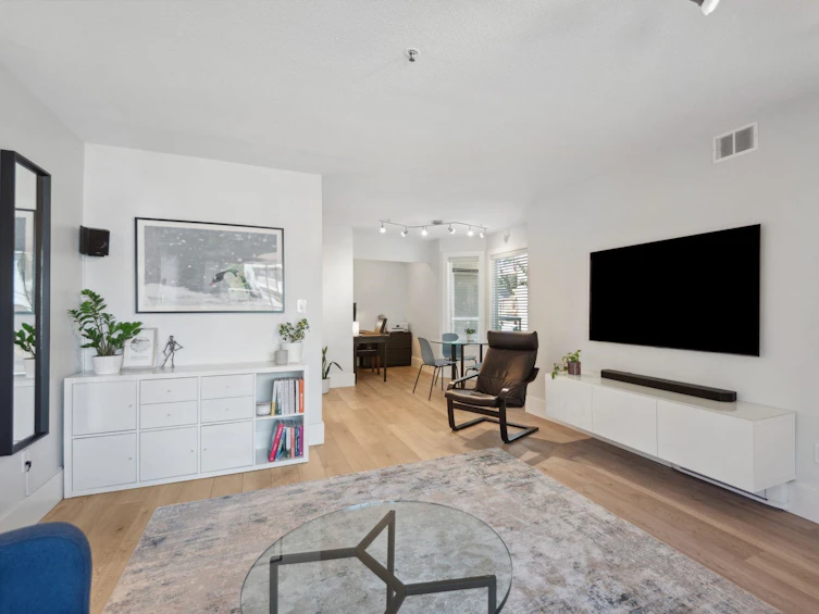 301-3270 W 4th Avenue, Vancouver, BC, V6K 1R9 - 4