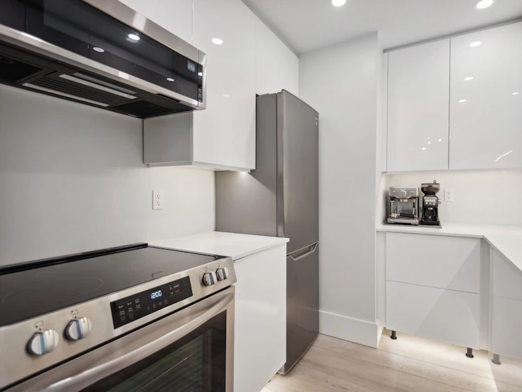 301-3270 W 4th Avenue, Vancouver, BC, V6K 1R9 - 13