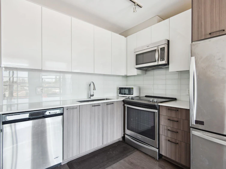 301-6555 Victoria Drive, Vancouver, BC, V5P 3X8 - 8