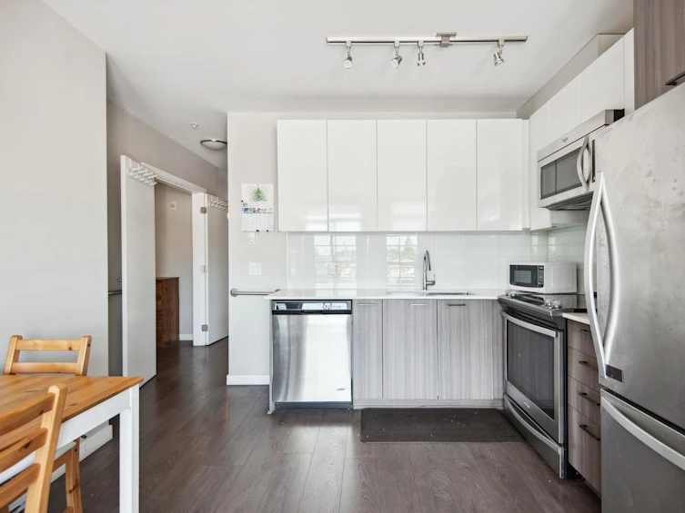 301-6555 Victoria Drive, Vancouver, BC, V5P 3X8 - 9