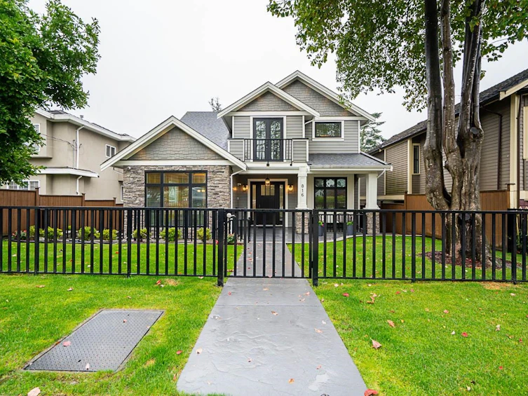 816 Edinburgh Street, New Westminster, BC, V3M 2V3 - 2