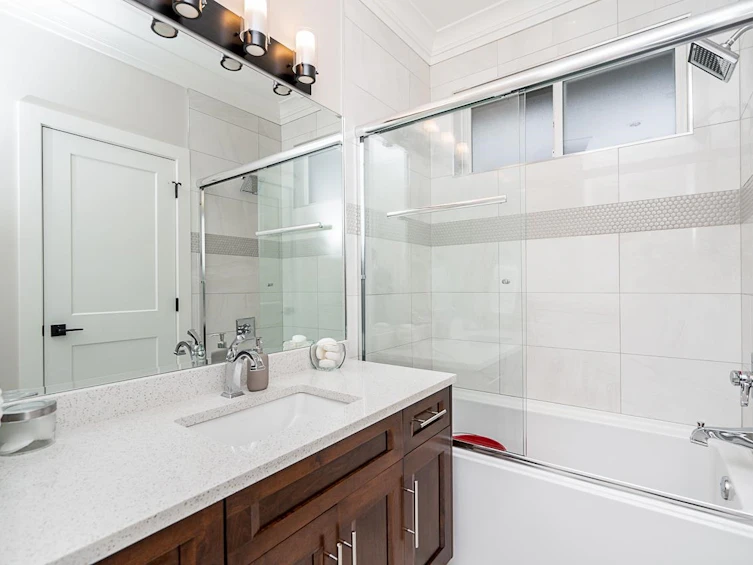 816 Edinburgh Street, New Westminster, BC, V3M 2V3 - 18