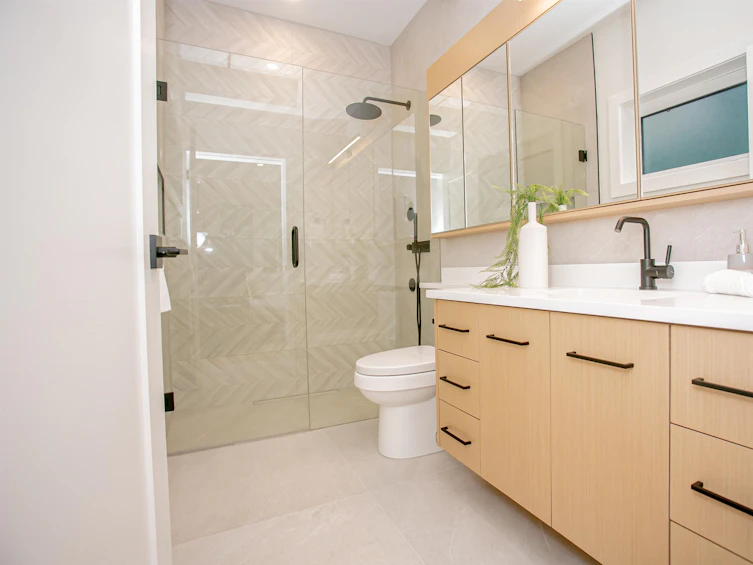 1-3490 Oxford Street, Vancouver, BC, V5K 1N9 - 13