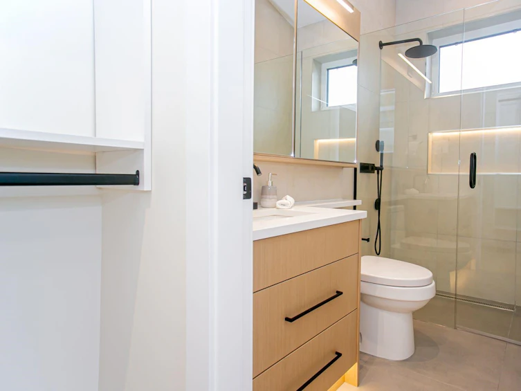 1-3490 Oxford Street, Vancouver, BC, V5K 1N9 - 25