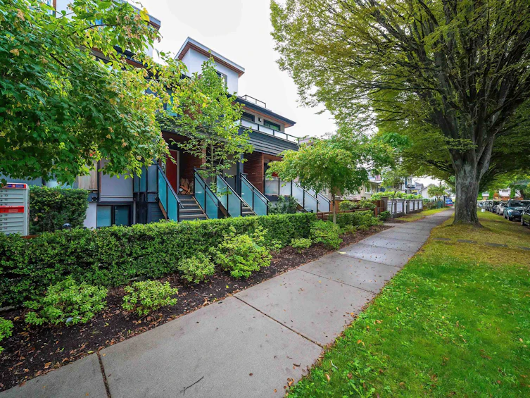 2743 Ward Street, Vancouver, BC, V5R 4S7 - 2