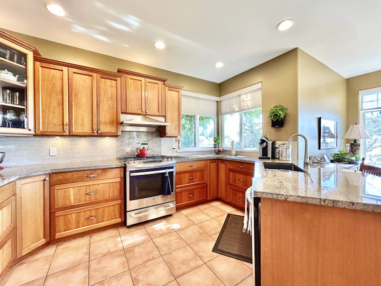 1500 Vernon Drive, Gibsons, BC, V0N 1V5 - 5