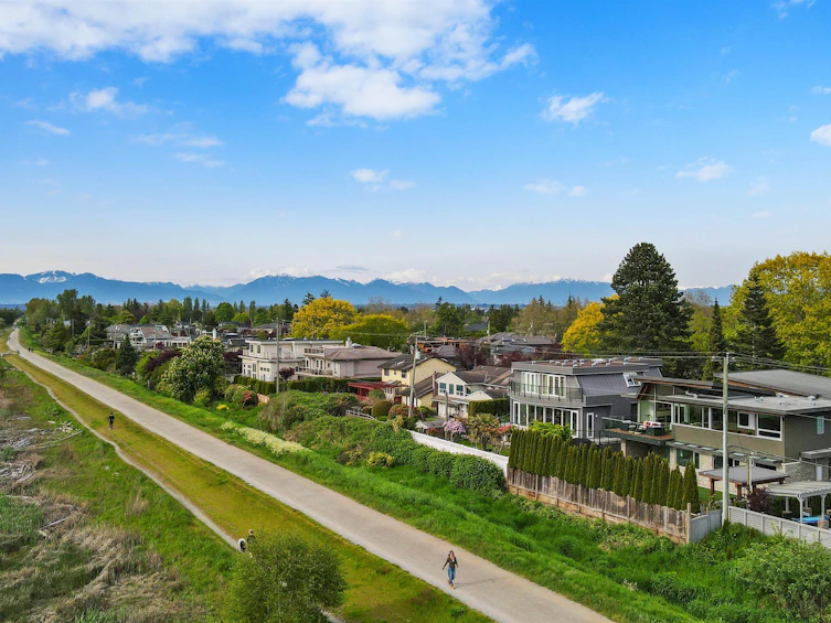 8631 Seafair Drive, Richmond, BC, V7C 1X7 - 38
