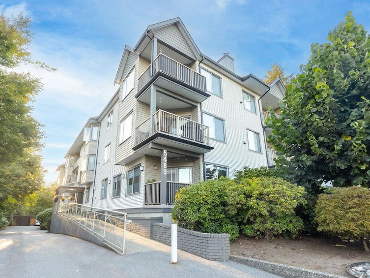 208-5489 201 Street, Langley, BC, V3A 1P8