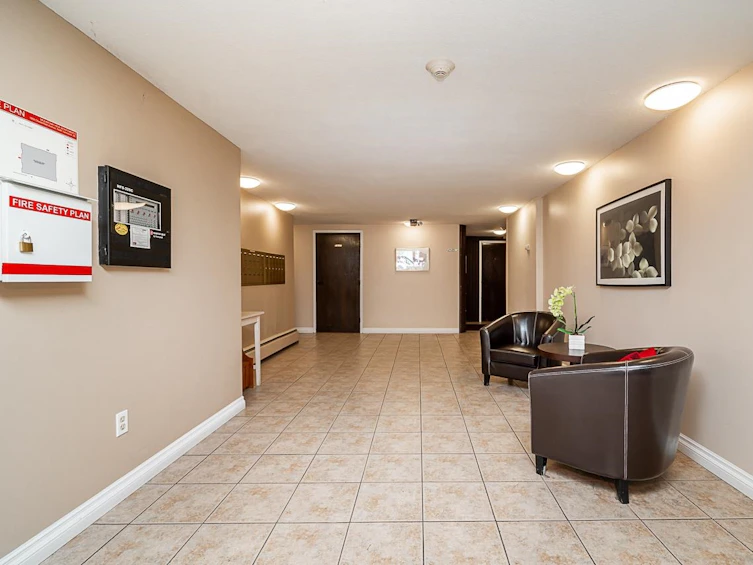204-1650 Chesterfield Avenue, North Vancouver, BC, V7M 2N7 - 3