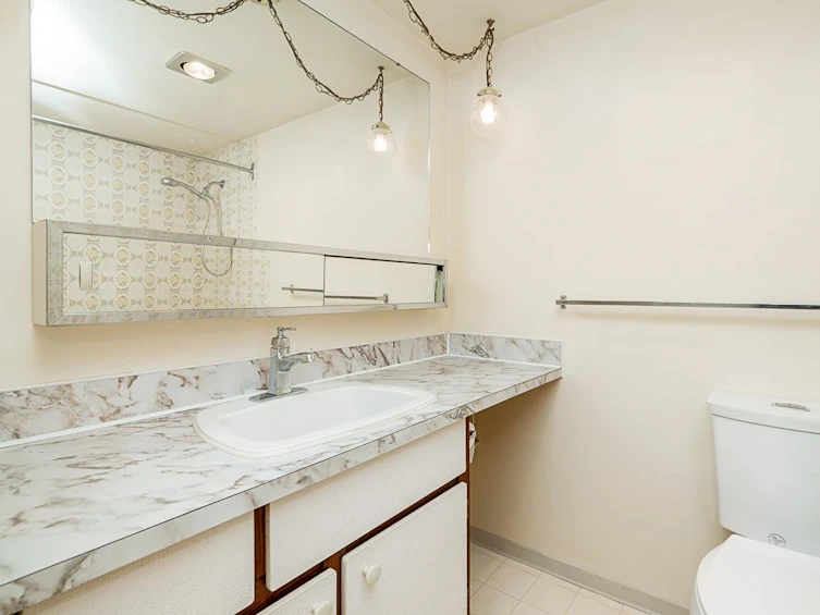 204-1650 Chesterfield Avenue, North Vancouver, BC, V7M 2N7 - 11