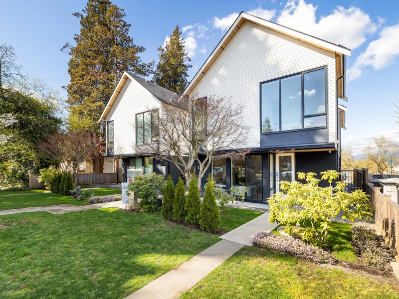 2561 E 40th Avenue, Vancouver BC