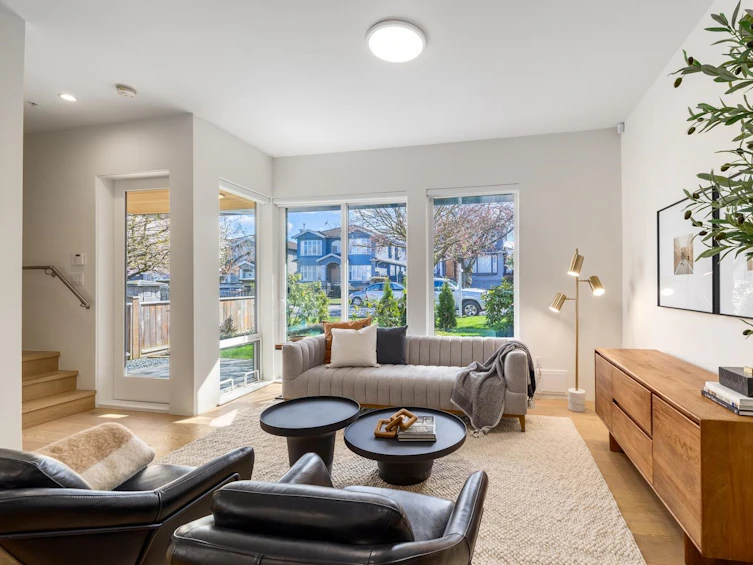 2561 East 40th Avenue, Vancouver, BC, V5R 2V8 - 3