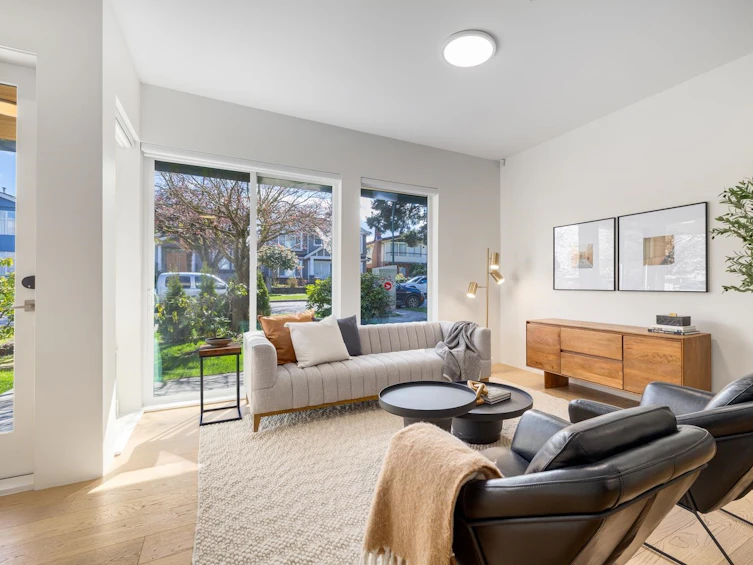 2561 East 40th Avenue, Vancouver, BC, V5R 2V8 - 4