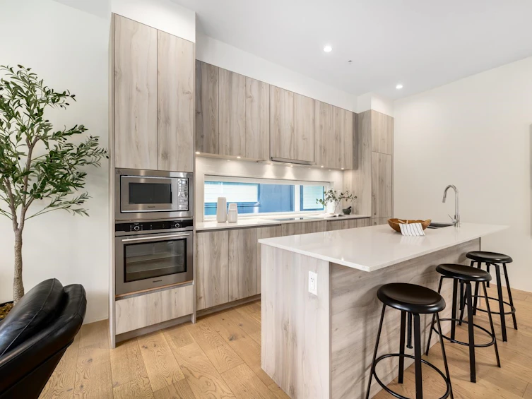 2561 East 40th Avenue, Vancouver, BC, V5R 2V8 - 8
