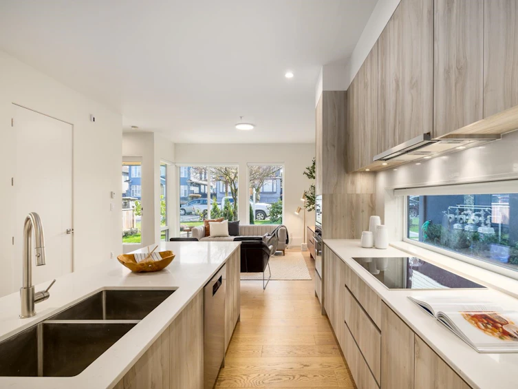 2561 East 40th Avenue, Vancouver, BC, V5R 2V8 - 10