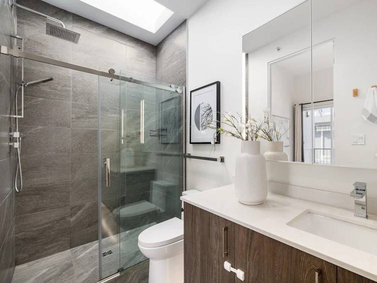 2561 East 40th Avenue, Vancouver, BC, V5R 2V8 - 22