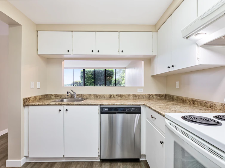 109-460 Westview Street, Coquitlam, BC, V3K 6C9 - 5