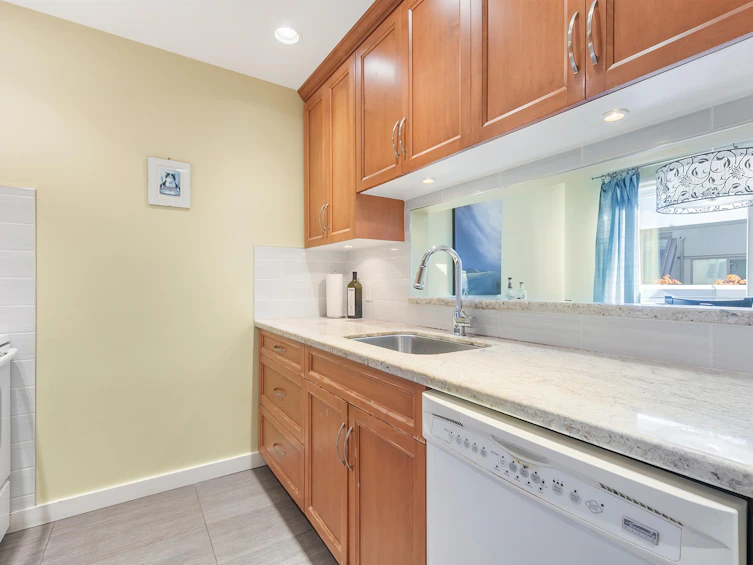 1362 W 7th Avenue, Vancouver, BC, V6H 3W5 - 13