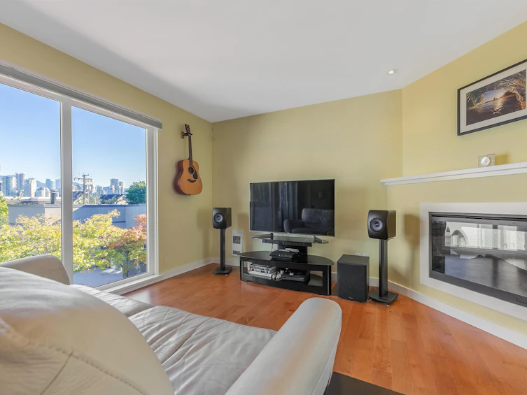 1362 W 7th Avenue, Vancouver, BC, V6H 3W5 - 2