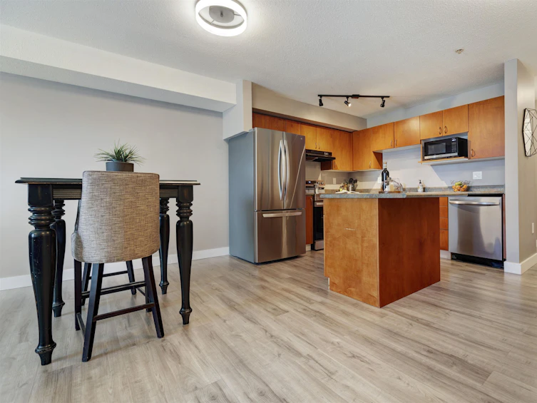 412-5465 203, Langley, BC, V3A 9L8 - 2