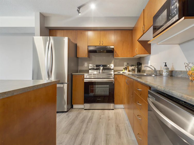 412-5465 203, Langley, BC, V3A 9L8 - 3