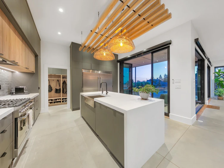 755 Grand Boulevard, North Vancouver, BC, V7L 3W3 - 2
