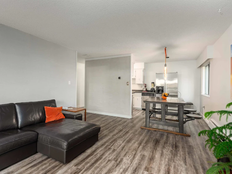 203-5450 Empire Drive, Burnaby, BC, V5B 1N4 - 5