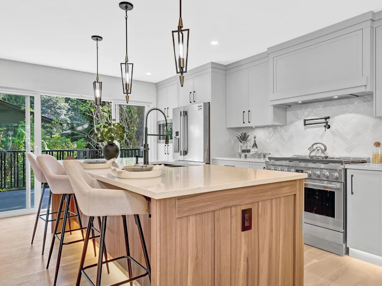 12660 14b Avenue, Surrey, BC, V4A 1J6