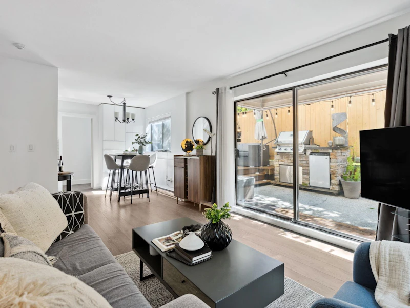 101 - 2045 Franklin Street, Vancouver BC V5L 1R4