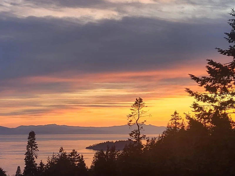 1526 Whitesails Drive, Bowen Island BC V0N 1G2