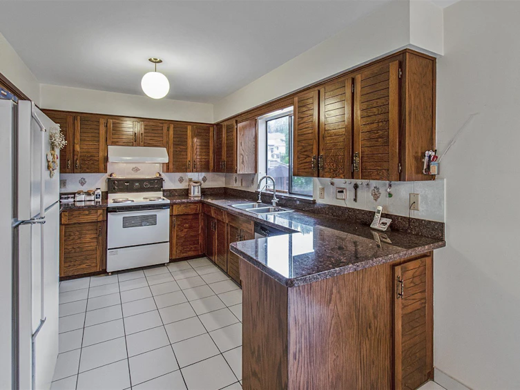 2920 Camrose Drive, Burnaby, BC, V5A 3W9 - 9