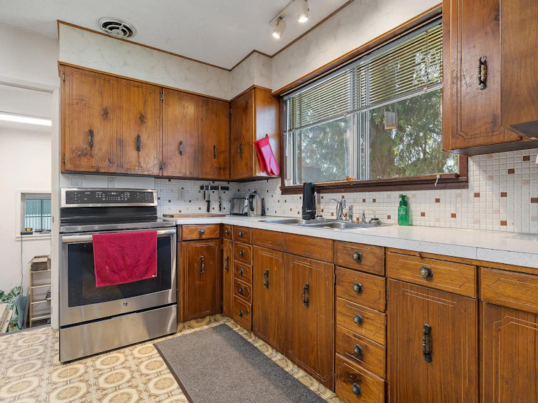 9490 Menzies Street, Chilliwack, BC, V2P 5Z4 - 5