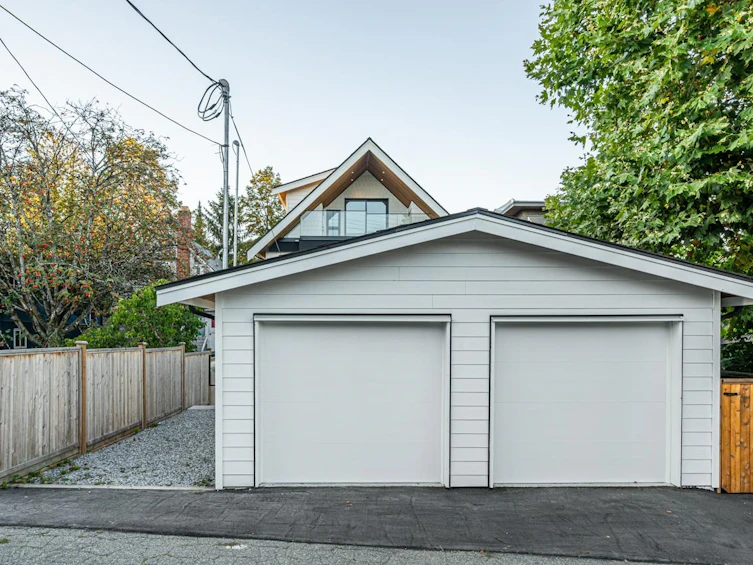 32 E 37th Avenue, Vancouver, BC, V5W 1E2 - 32