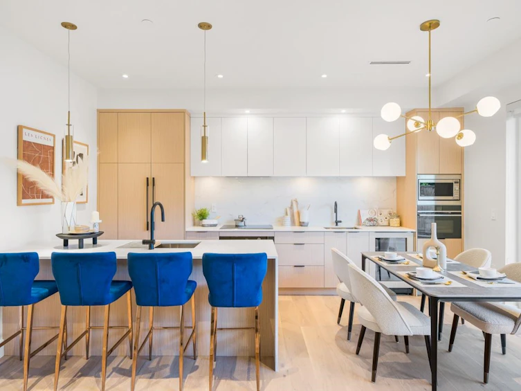 32 E 37th Avenue, Vancouver, BC, V5W 1E2 - 9