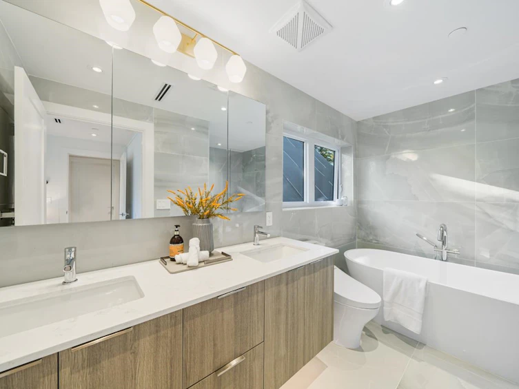 32 E 37th Avenue, Vancouver, BC, V5W 1E2 - 14