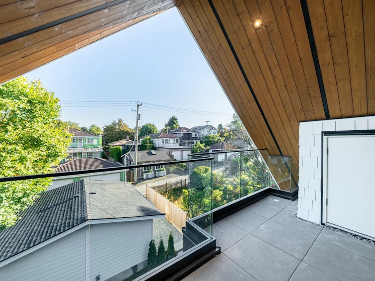32 E 37th Avenue, Vancouver, BC, V5W 1E2 - 18