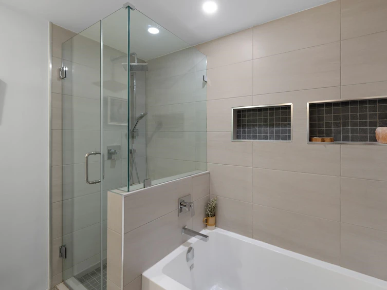 1601-188 East Esplanade Avenue, North Vancouver, BC, V7L 4Y1 - 24