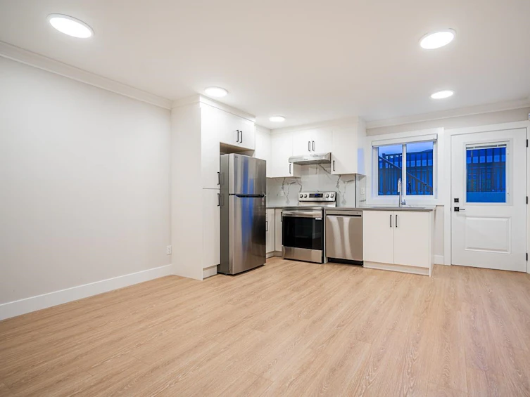6050 Buchanan Street, Burnaby, BC, V5B 2S2 - 25
