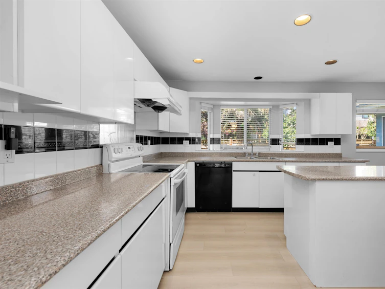 22551 Mclean Avenue, Richmond, BC, V6V 2P7 - 8