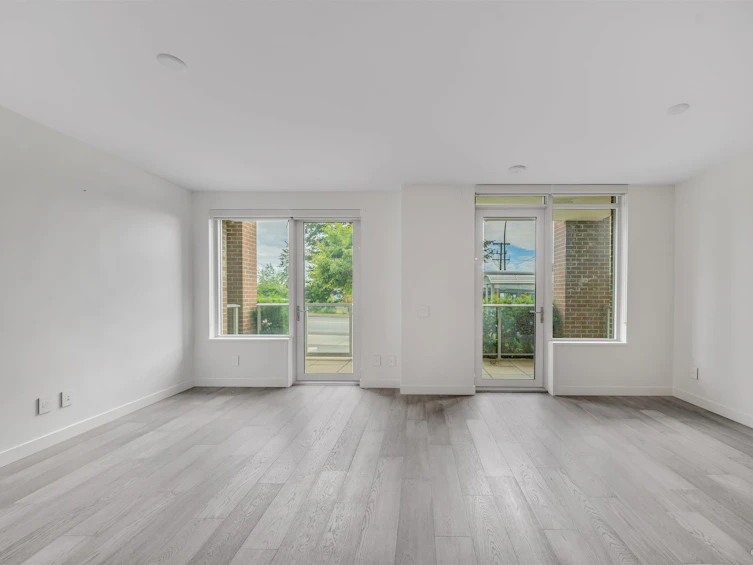 103-15165 Thrift Avenue, Surrey, BC, V4B 0C1 - 5