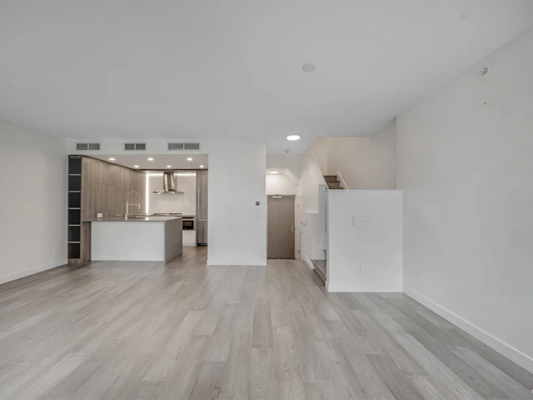 103-15165 Thrift Avenue, Surrey, BC, V4B 0C1 - 16