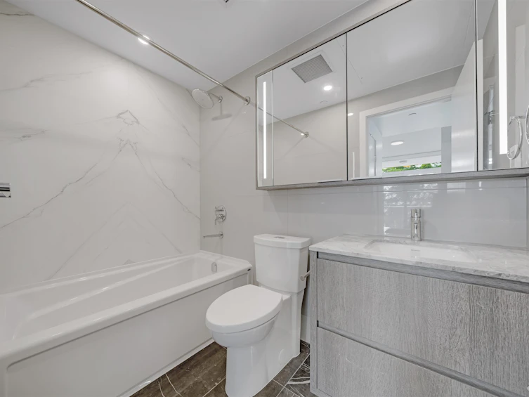 103-15165 Thrift Avenue, Surrey, BC, V4B 0C1 - 23