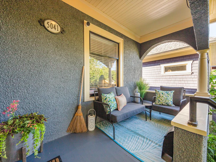 5041 St. Catherines Street, Vancouver, BC, V5W 3E9 - 2