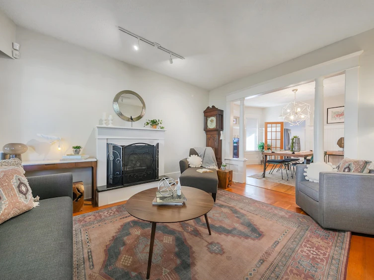 5041 St. Catherines Street, Vancouver, BC, V5W 3E9 - 5