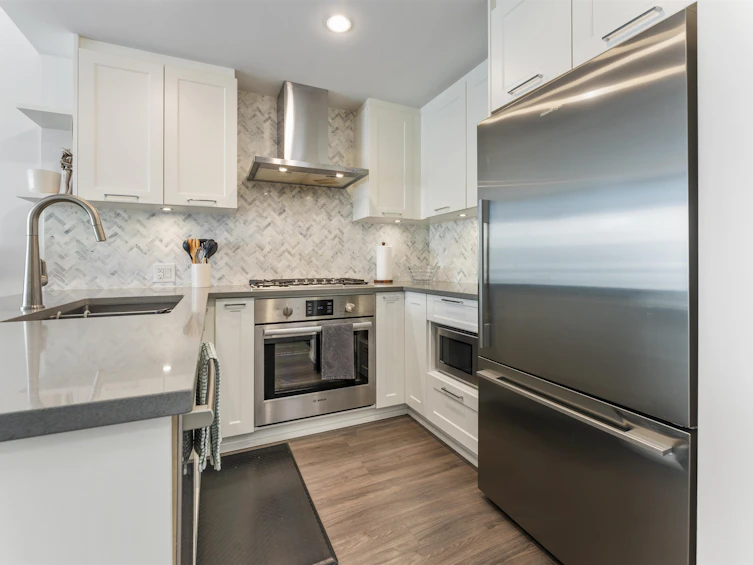 1403-520 Como Lake Avenue, Coquitlam, BC, V3J 0E8 - 5