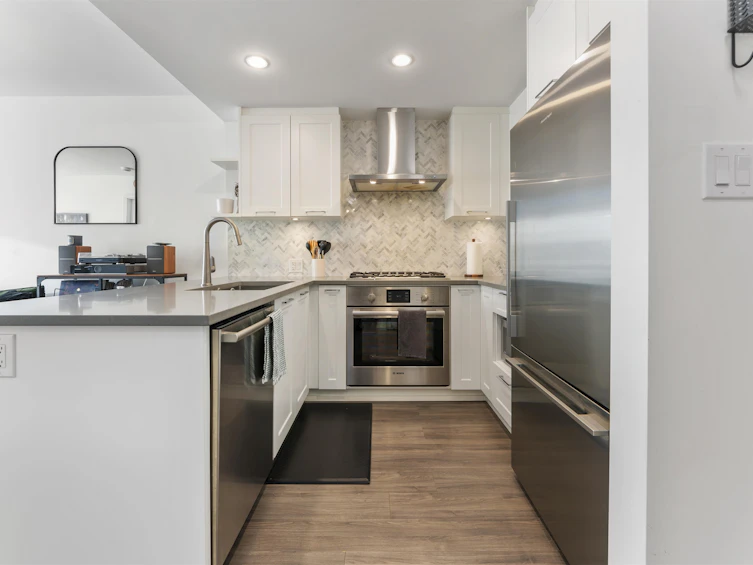 1403-520 Como Lake Avenue, Coquitlam, BC, V3J 0E8 - 6